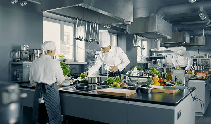 Entérate cómo distribuir la cocina de tu negocio de manera eficiente
